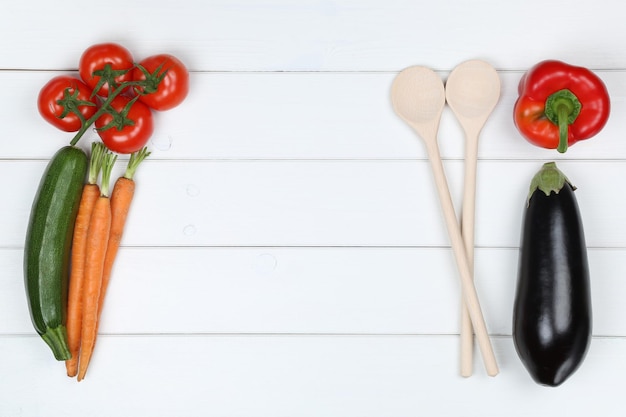 Zestaw kuchenny z warzywami i narzędziami